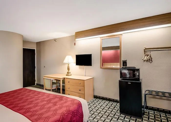 Hotel Sleep & North Peoria