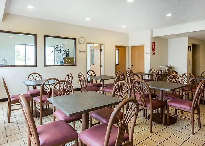 Hotel Sleep & North Peoria