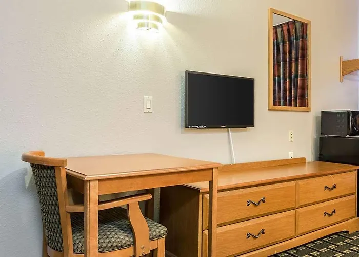 Hotel Sleep & North Peoria