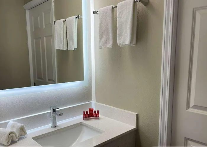Hotel Sleep & North Peoria